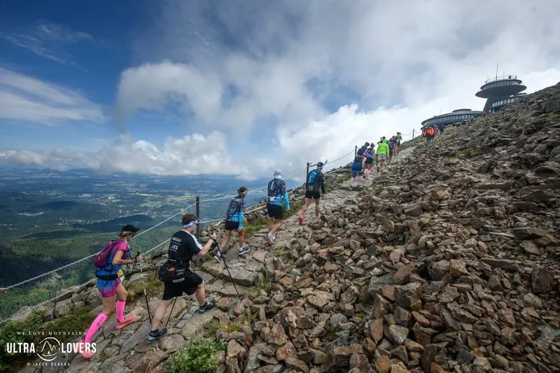 Przewodnik po trasach: jak dojechać z Karpacza na Śnieżkę?