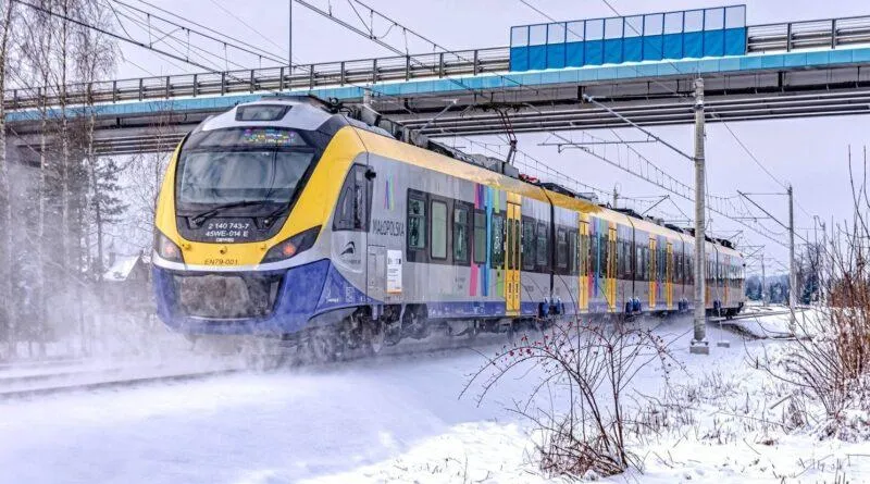 Gdzie kupić bilet i jaki kurier dostarczy go na czas?