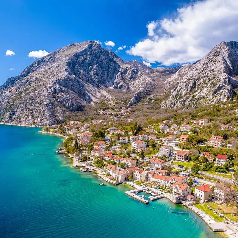 Jak długo trwa lot do magicznej Czarnogóry?