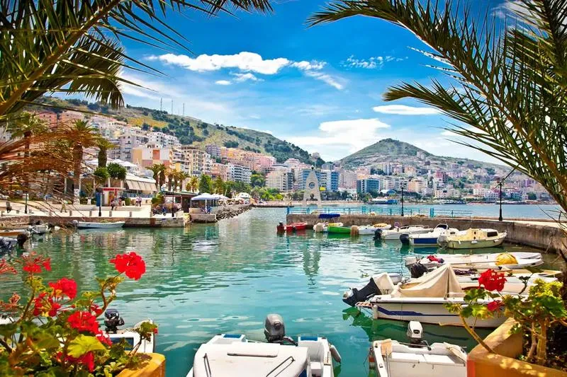 Jak długo trwa lot z Katowic do Albanii? Sprawdź nasze porady!