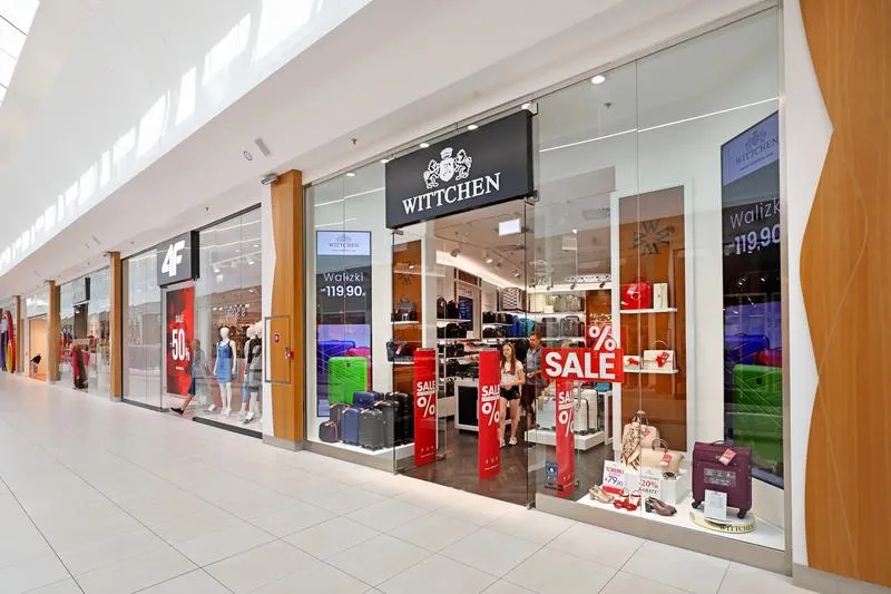 Wybór walizki z zamkiem szyfrowym